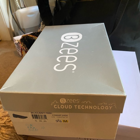 Bzees women’s loafers sz 9.5 NIB - Picture 4 of 4